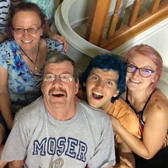 Meet your Posher, Sienna - Picture 5 of 5